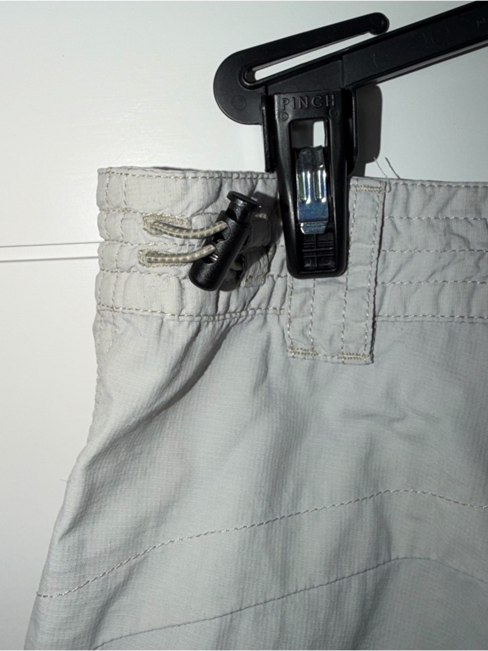 Columbia Titanium Women’s 10 Shorts Khaki Nylon 8.5" Hiking Gorpcore Packable - Picture 7 of 10